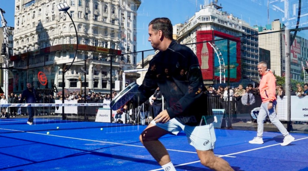 Pádel en el corazón de Buenos Aires: la espectacular intervención urbana que sorprendió a&nbsp;todos