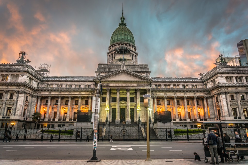 Nueva ley contra las usurpaciones: el Gobierno busca agilizar los desalojos y proteger a los propietarios